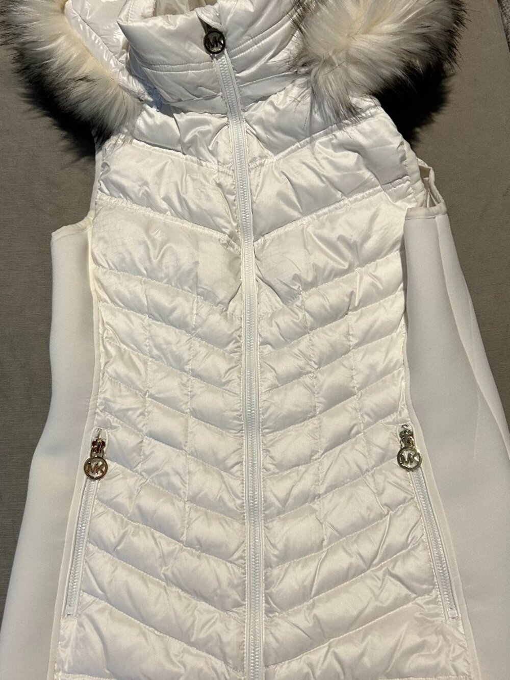 MICHAEL KORS White Quilted Chevron Puffer Vest Faux Fur Hood Size Small